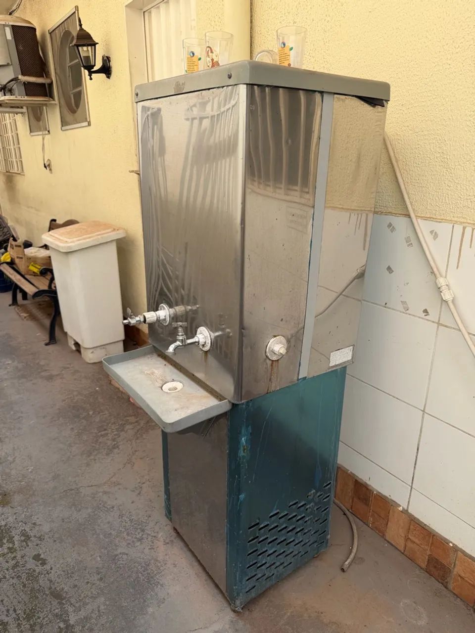 Bebedouro industrial 