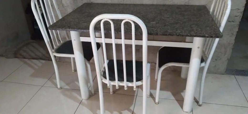 Mesa de granito branca  com 3 cadeiras  - Foto 3