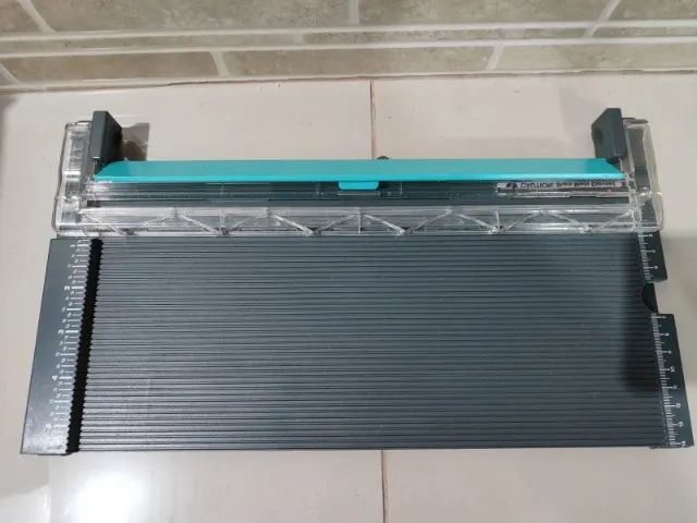 Base de Corte e Vinco We R Trim & Score Board para Scrapbook - Incompleta - Foto 2
