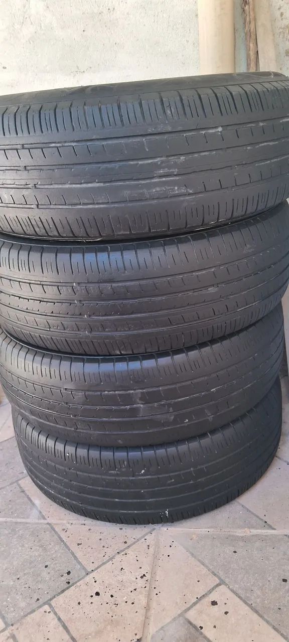 Vendo pneus para carro