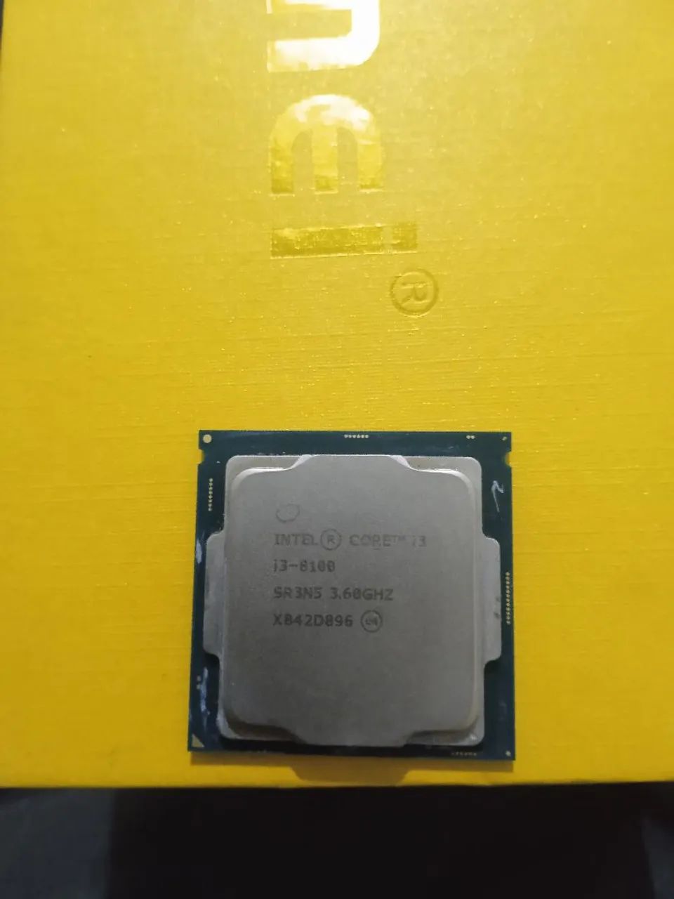 Processador i3 8100 com vídeo integrado 