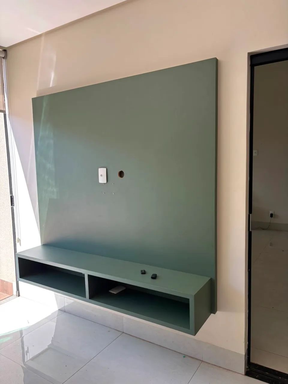 Lindo e estiloso painel de TV 