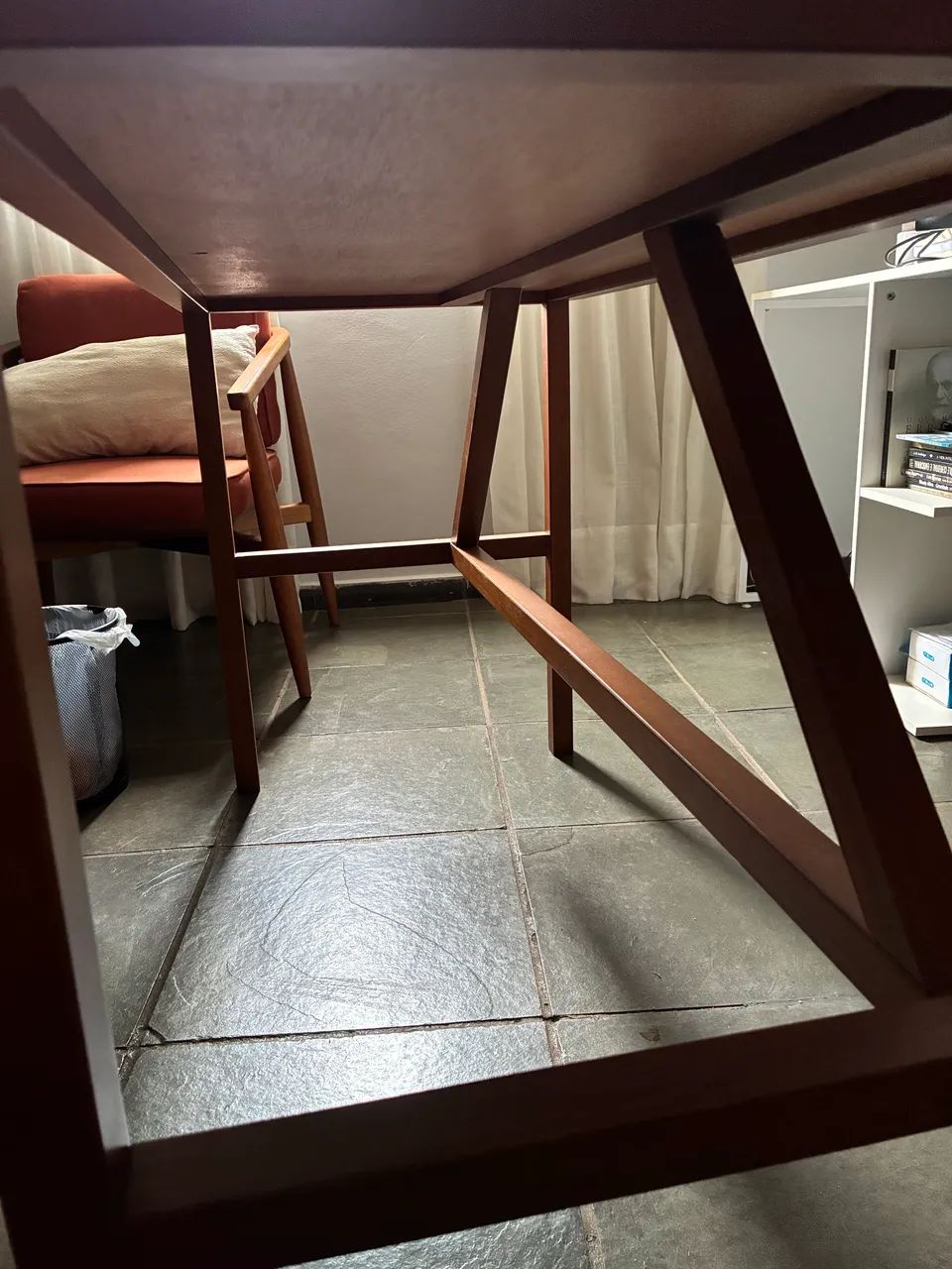 Mesa de estudo Tok Stok 