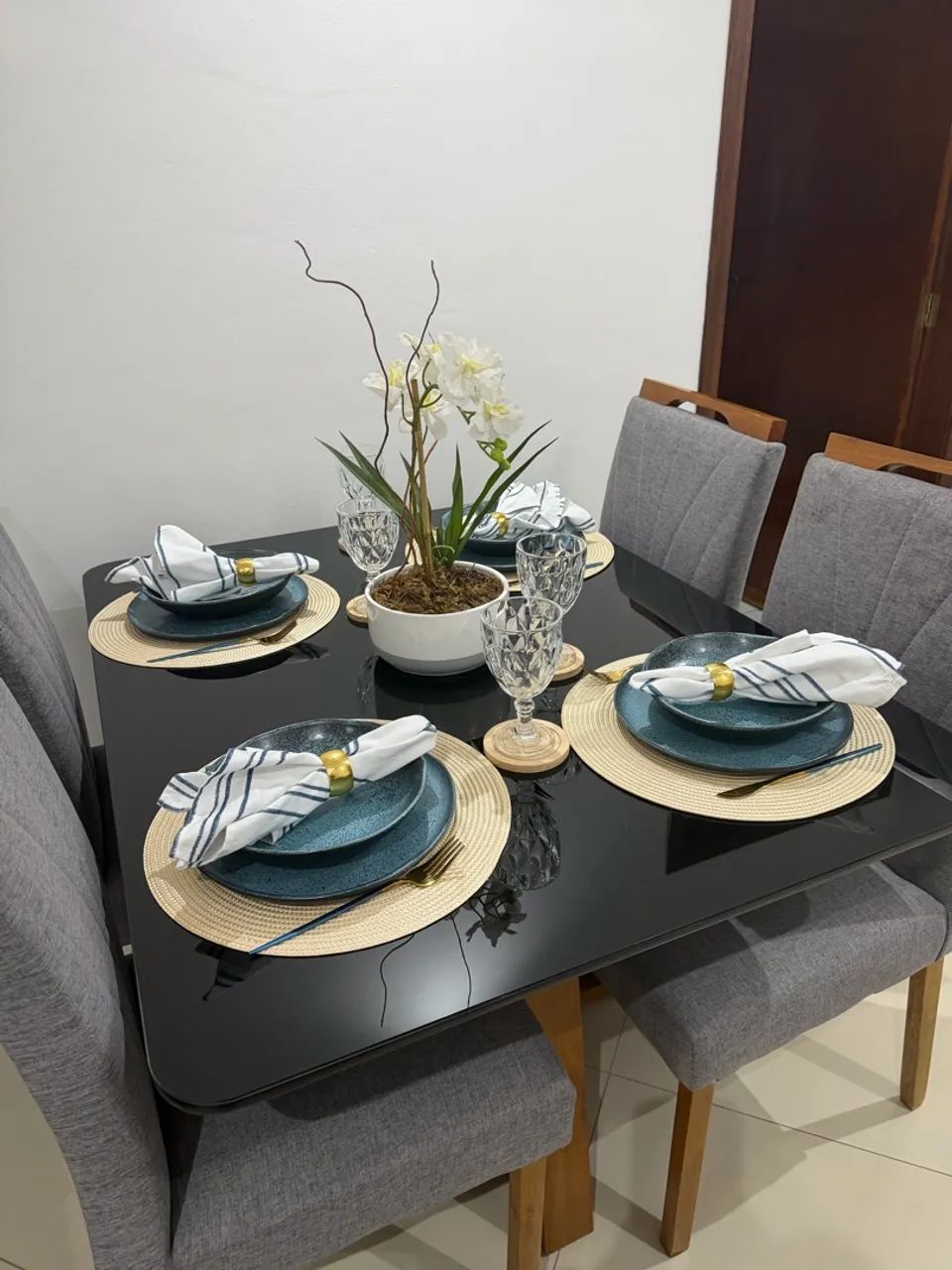 Mesa de vidro com 4 cadeiras