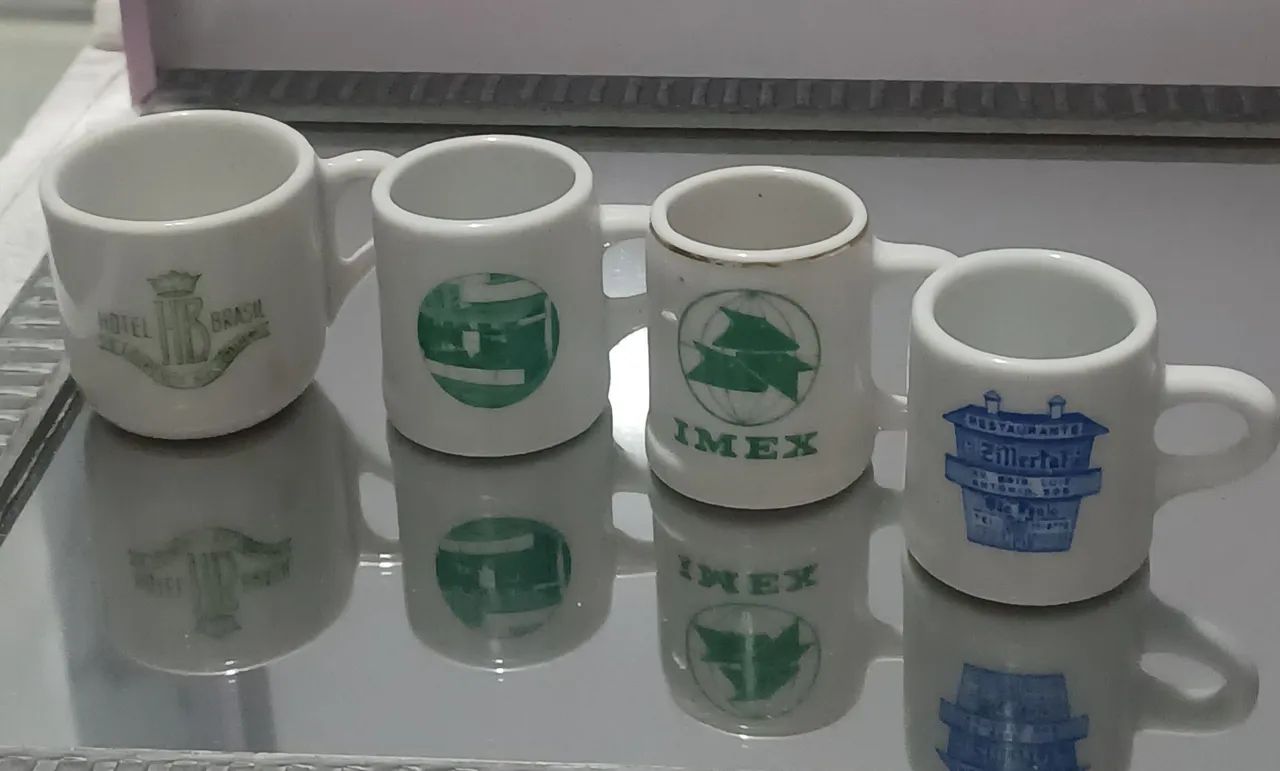 Conjunto 4 canecas miniaturas antigas 