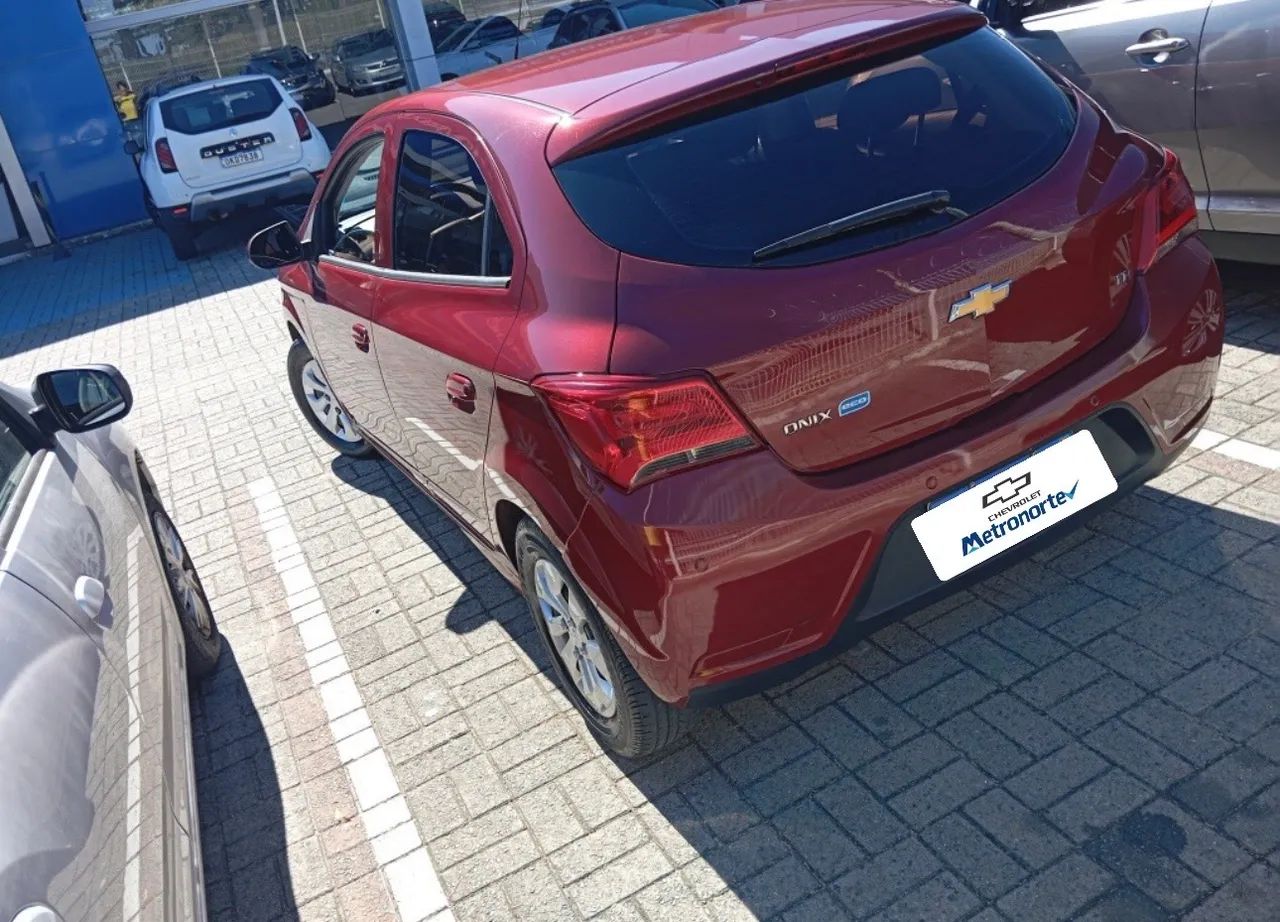 Chevrolet Onix Hatch LT 1.0 8V Flex Mec. 4P 2018 - Foto 4