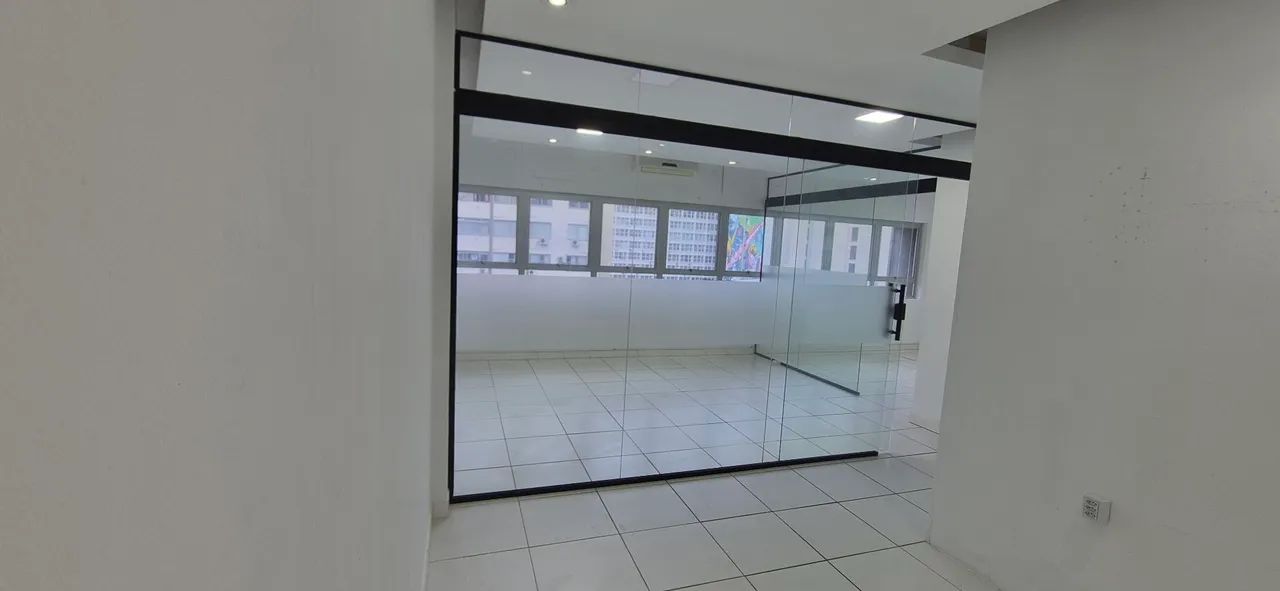 Ótima sala comercial no Ceisa Center 