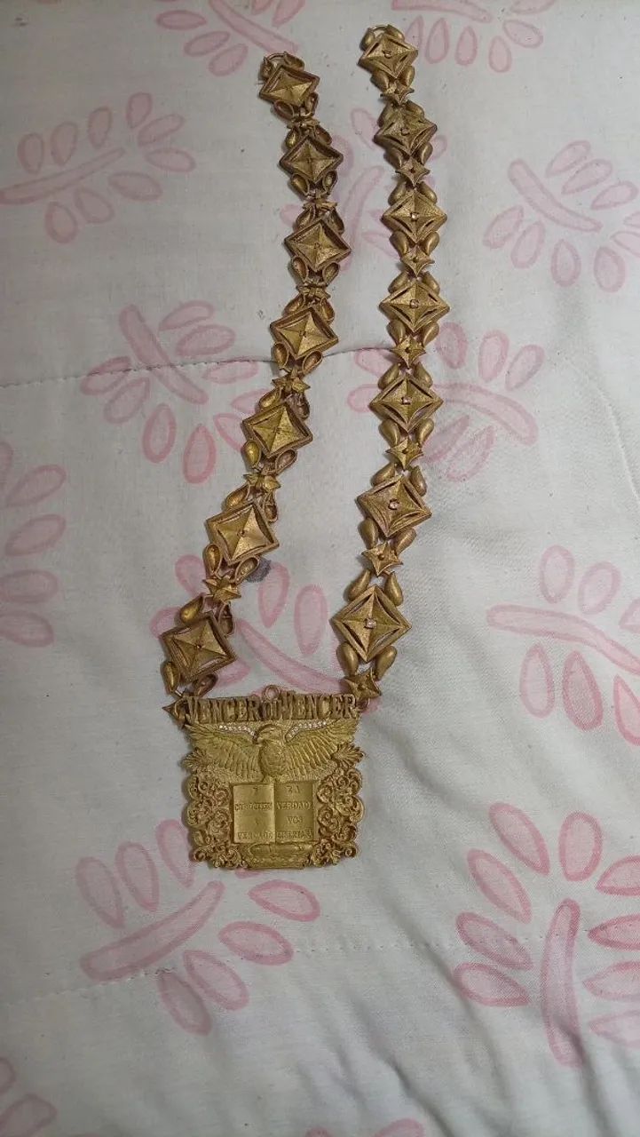 Cordão moeda antiga 