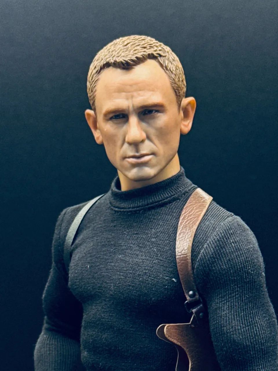 James Bond 1/6 - Custom - tipo Hot Toys