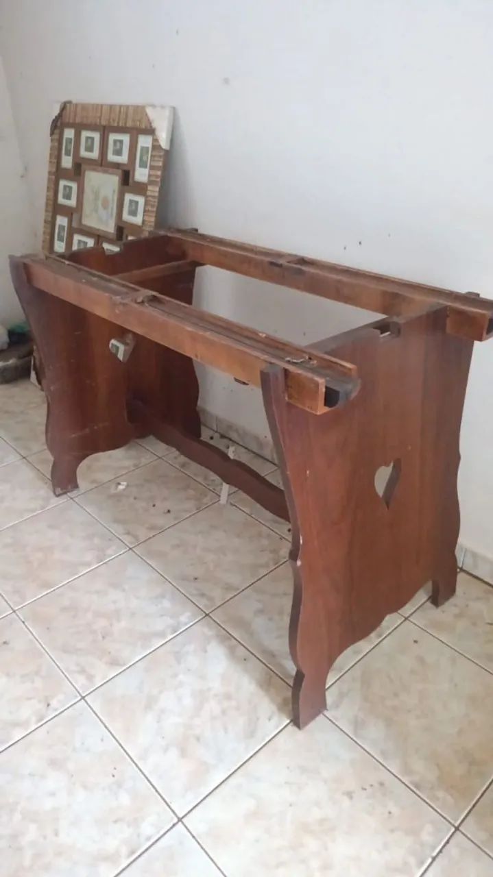 Base de mesa em madeira maciça 