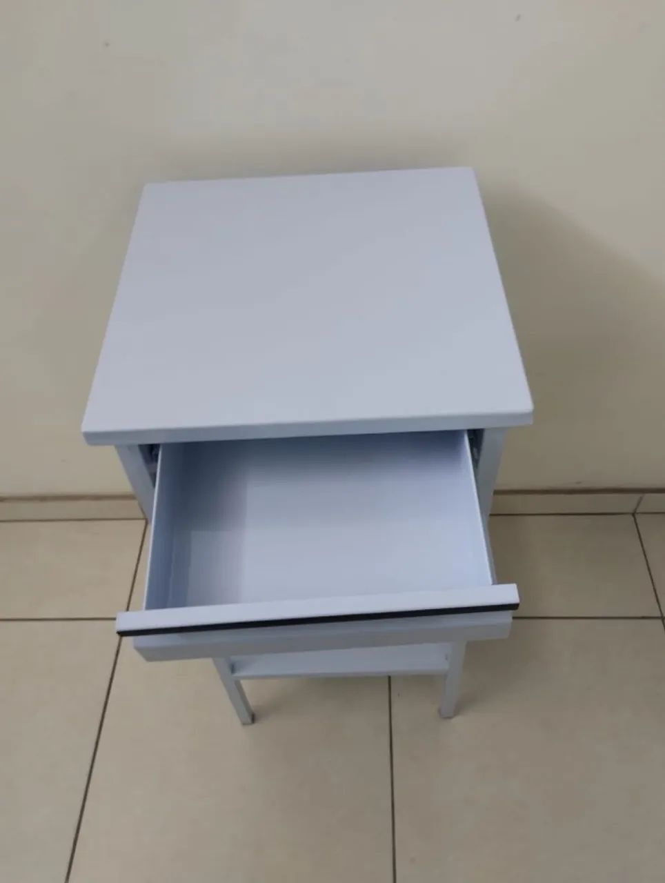 Mesa de cabeceira com gaveta - Foto 2