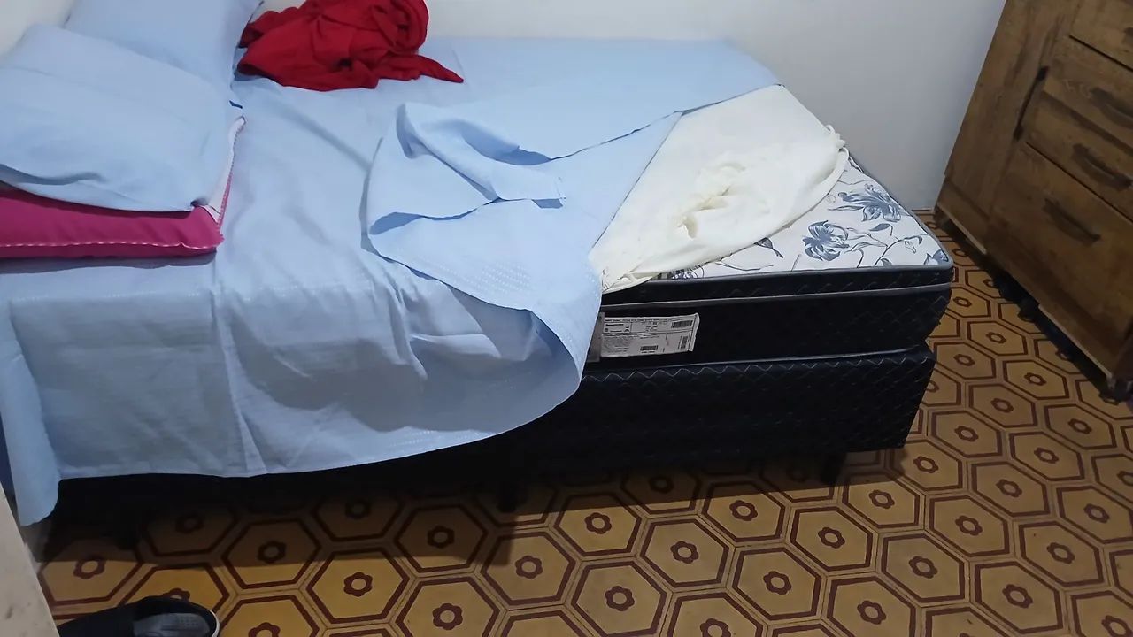 Vendo sofá,  cama e colchão de solteiro - Foto 5