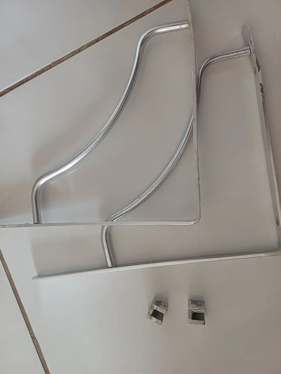 Mesa de parede de vidro laka com suporte em metal  - Foto 3
