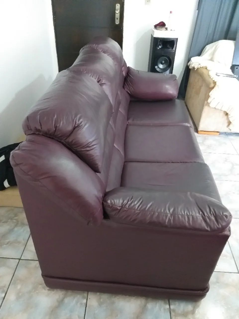 Sofa de Couro Luxuoso 2 e 3 Lugares Conjunto Completo - Foto 3