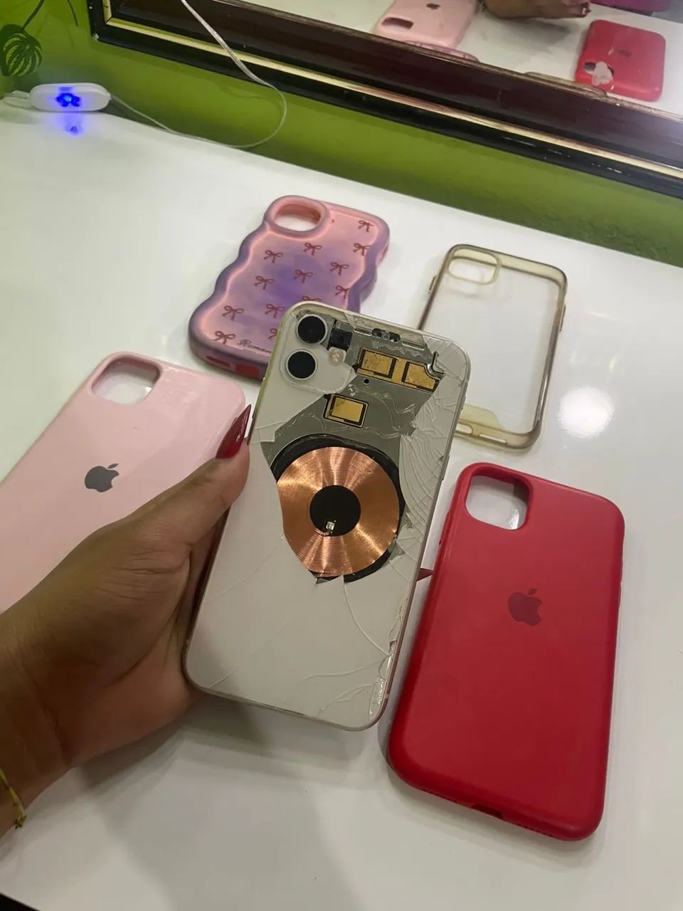 iPhone 11 usado com traseira quebrada.PREÇO NEGOCIÁVEL!