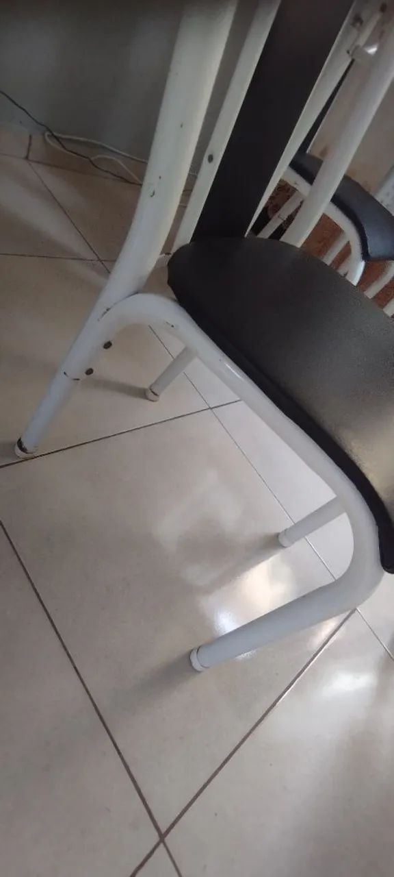 Mesa tampo de vidro com 4 cadeiras - Foto 3