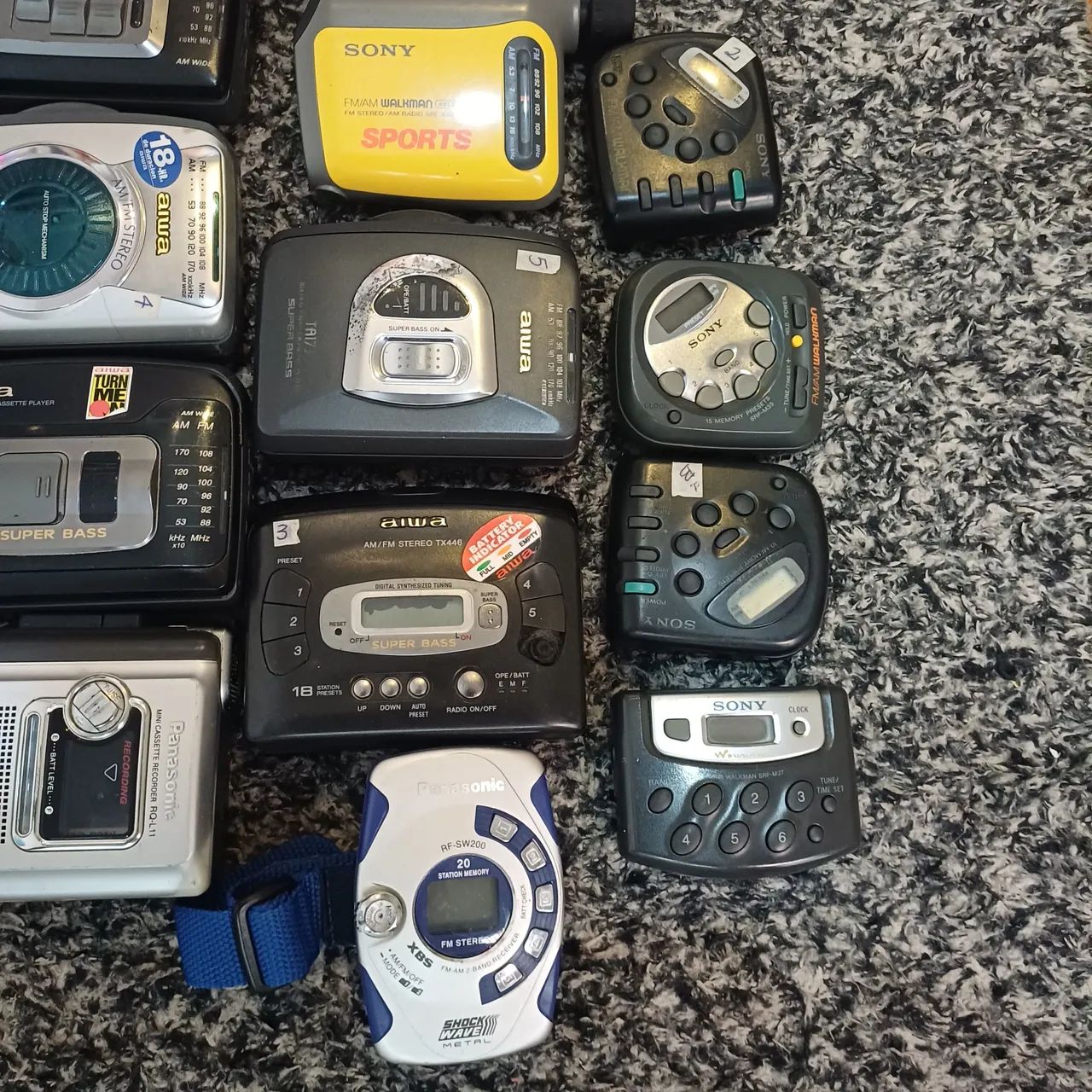 WALKMAN sony panasonic aiwa ジャンク　本体　まとめ カセットウォークマン 26台 まとめ SONY AIWA Panasonic SANYO CASIO