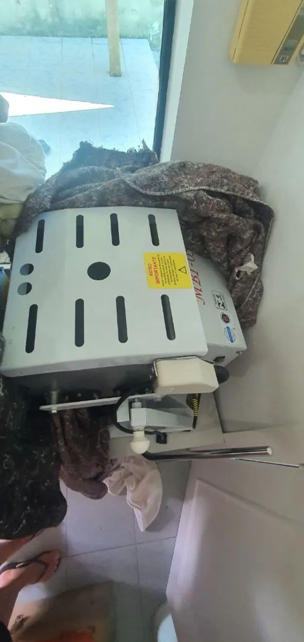 OPORTUNIDADE MASSEIRA/AMASSADEIRA/BATEDEIRA INDUSTRIAL BASCULANTE GASTROMAQ SUPER NOVA