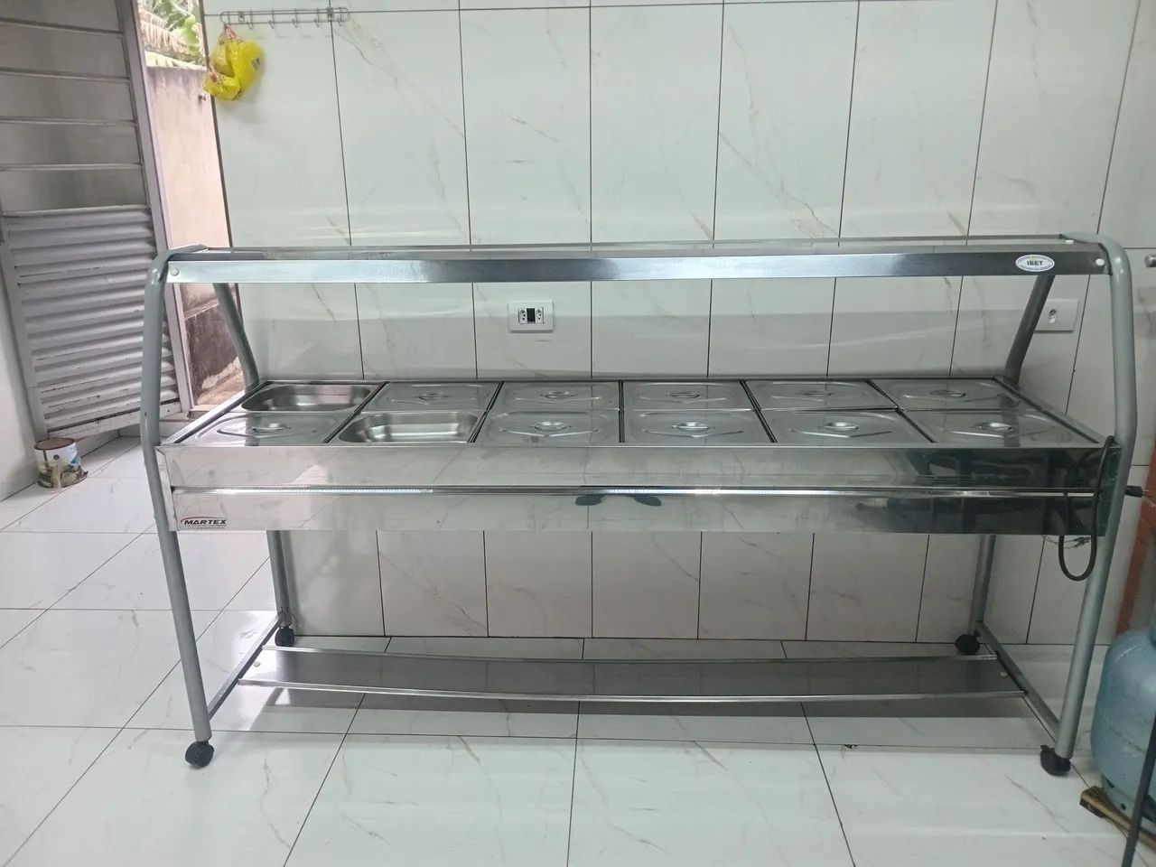 Buffet conjugado quente e frio 