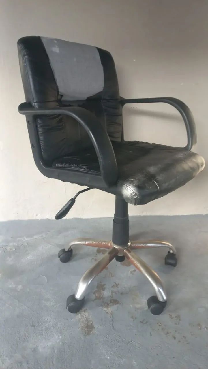 Cadeira de escritório 90 Reais  - Foto 4