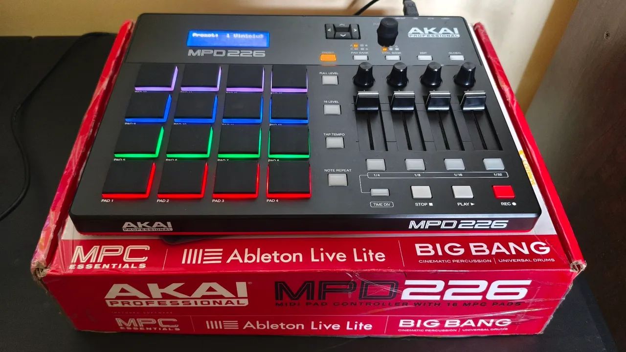 Controlador Midi Akai MPD 226 - Foto 5
