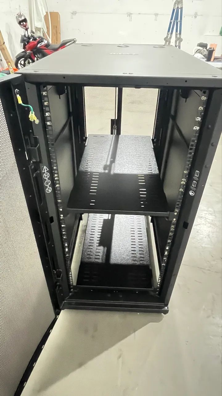 Rack para Servidor 24U APC  - Foto 3
