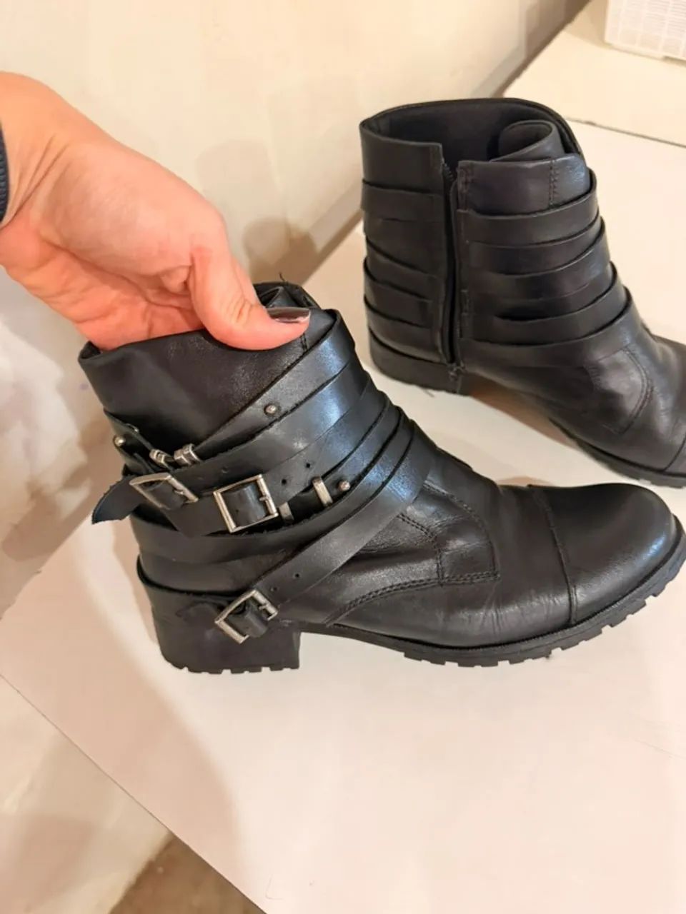 Bota Preta Constance - Foto 3