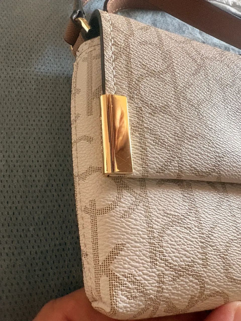 Essa bolsa Calvin Klein tá imperdível  - Foto 5