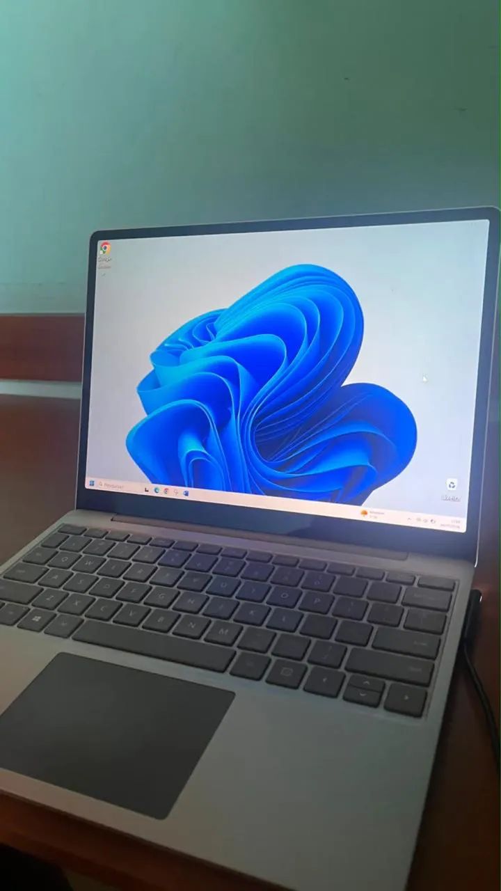 Surface laptop go