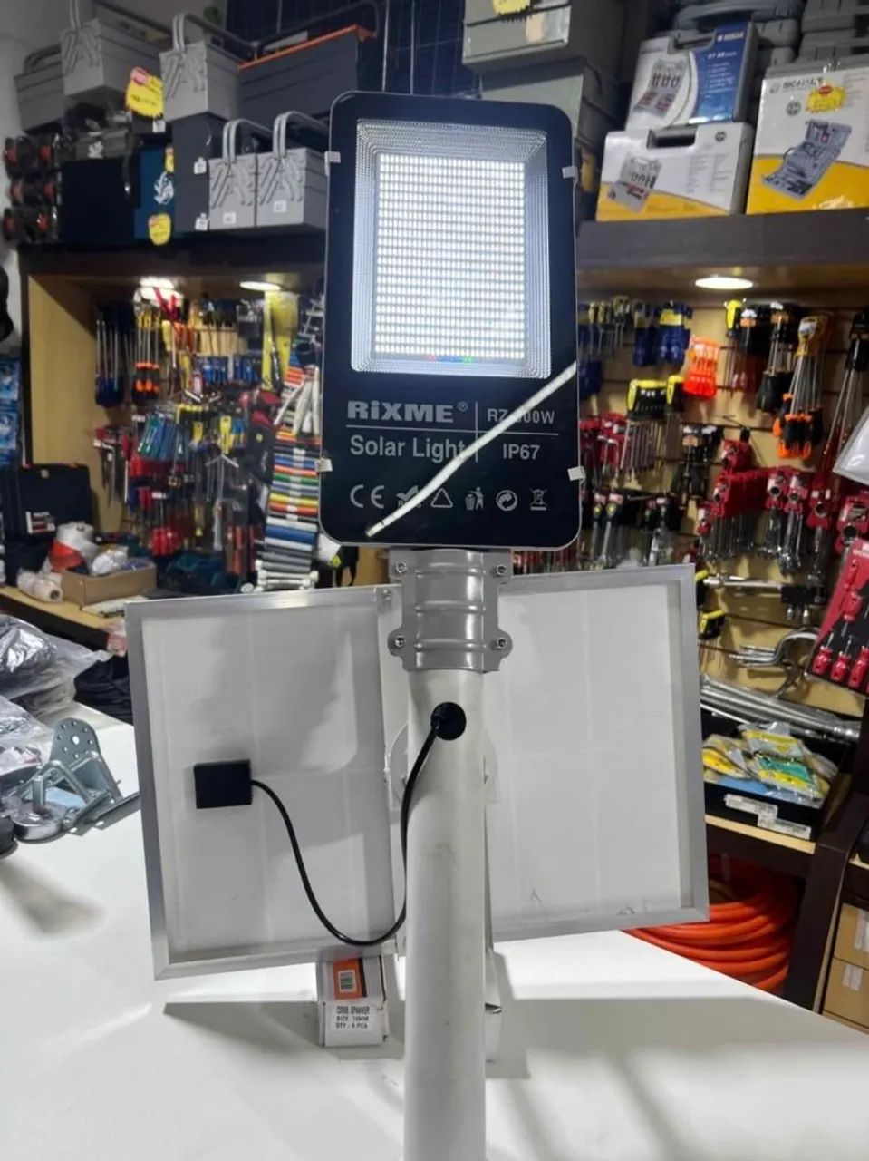 Luminária Led Com placa Solar - Foto 4