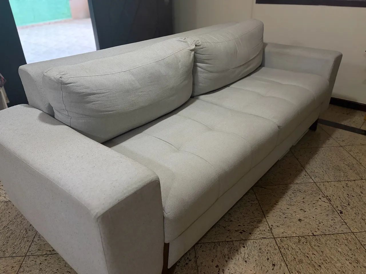 Sofá fixo Cinza claro 