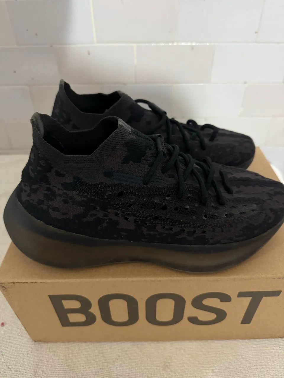 Yeezy Boost 380 Onyx Refletivo - 41br 