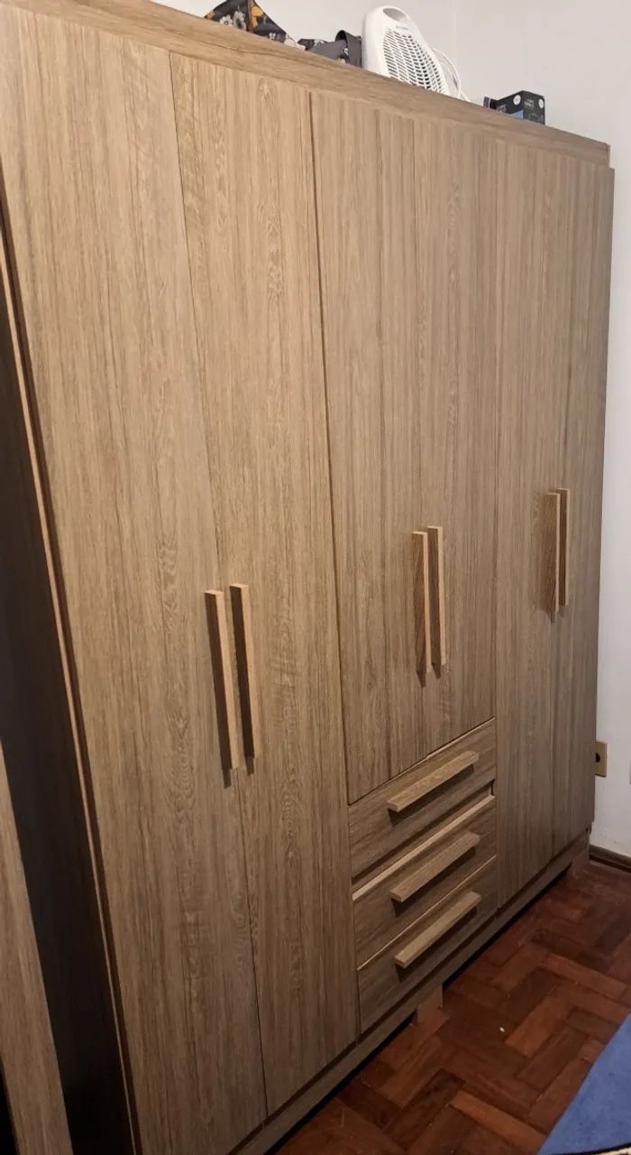 Vendo guarda roupa em ótimo estado.