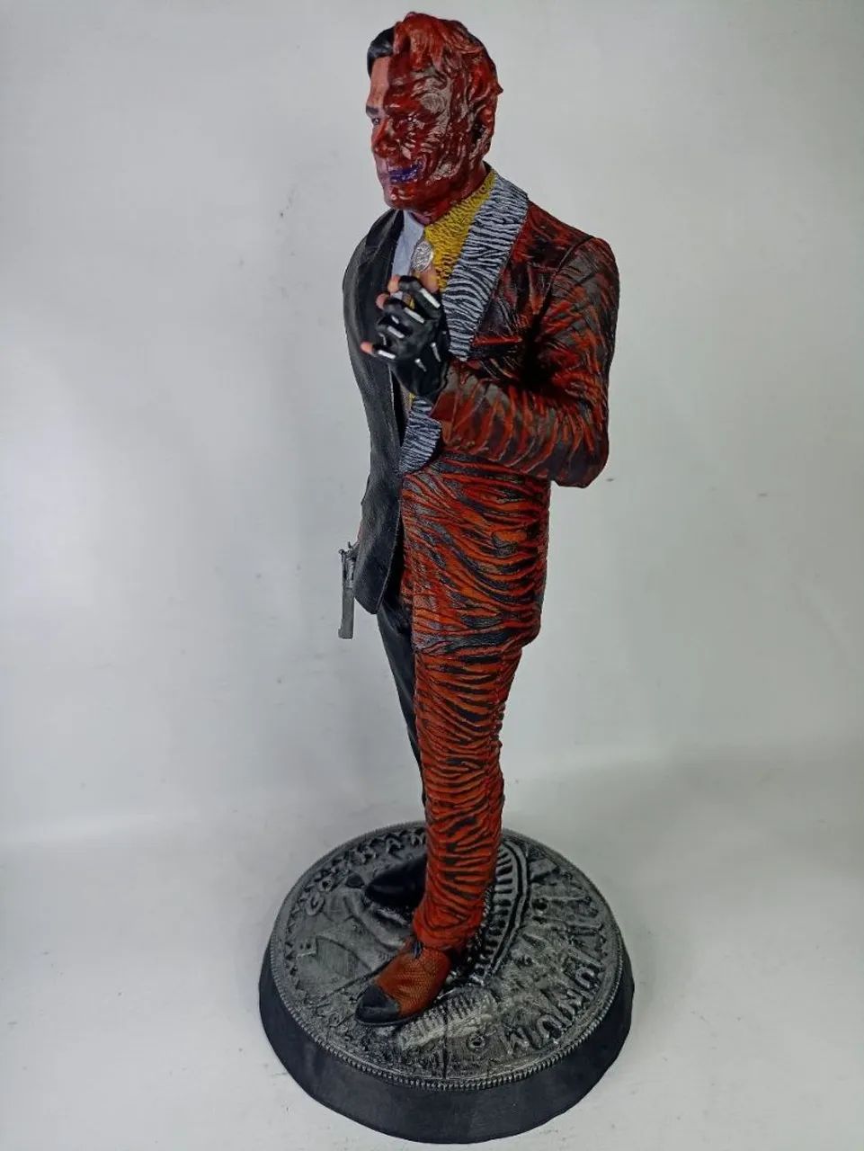 Escultura 3D Duas-Caras (Harvey Dent) - 30 cm - Foto 2