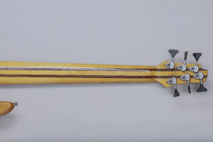 Baixo Cort Artisan A6 6 cordas com captação bartolini e circuito TB Tech Prodigy - Foto 4