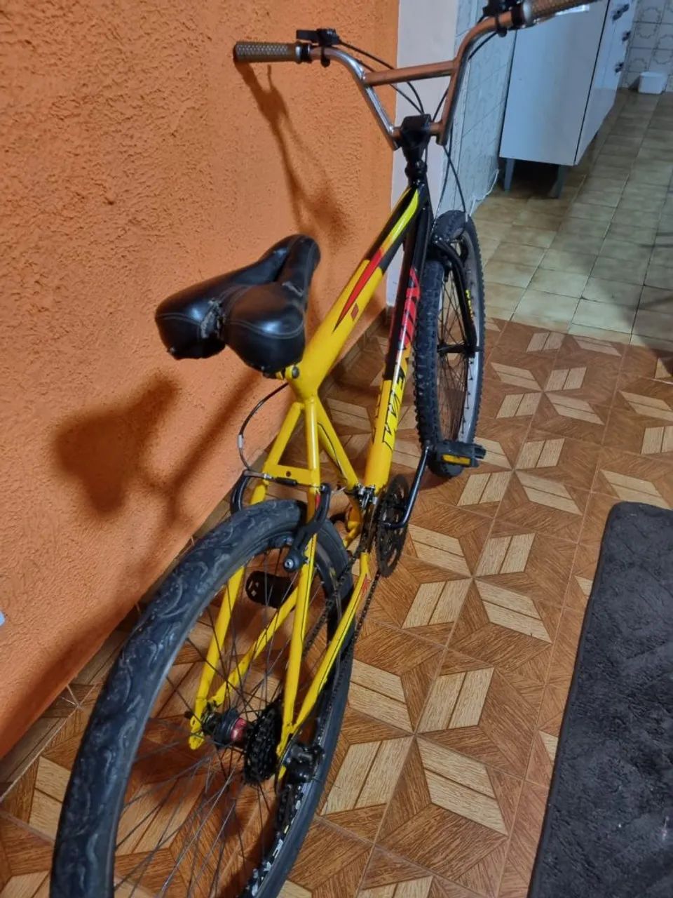 vendo bike aro 26 com marchas em ótimo estado - Foto 4