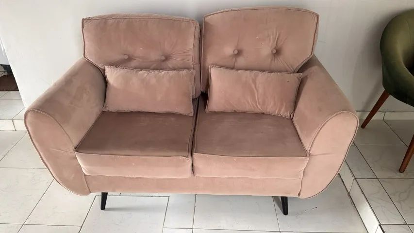 Sofá de dois lugares
