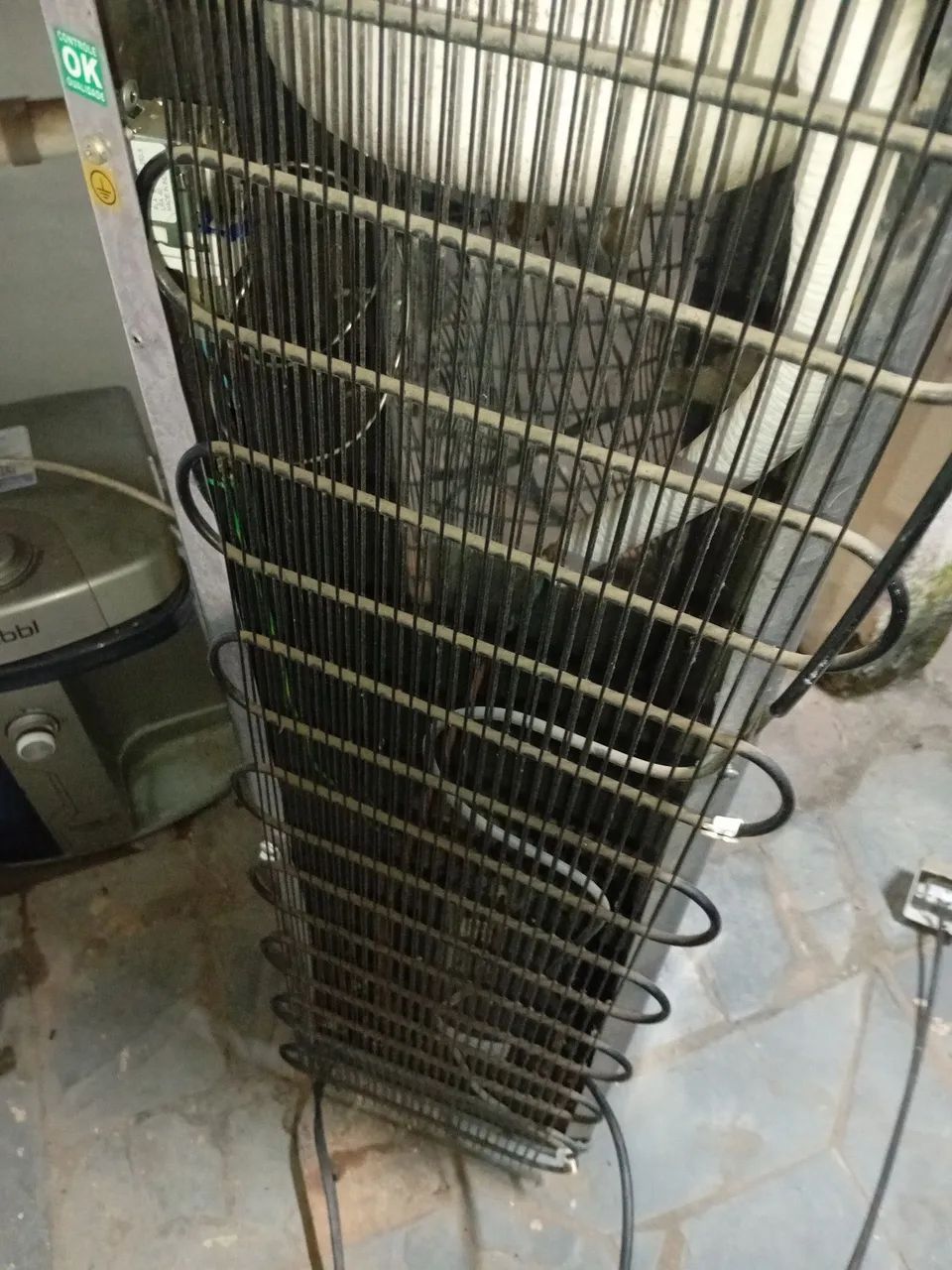 Bebedouro de coluna galão refrigerado 220v - Foto 3