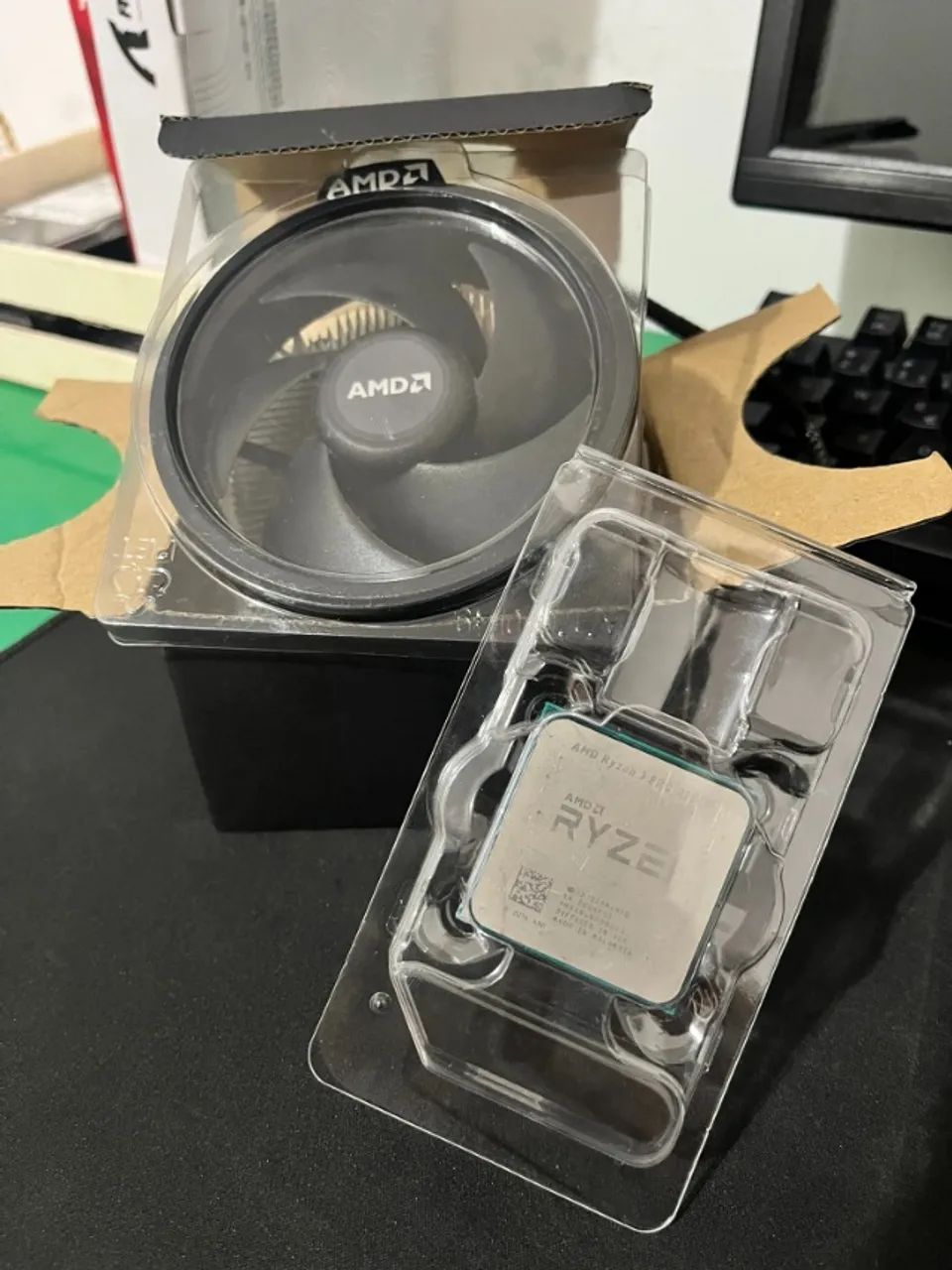 Processador AMD Ryzen 3 PRO 2200G + Cooler - Vídeo Integrado Vega 8  - Foto 2