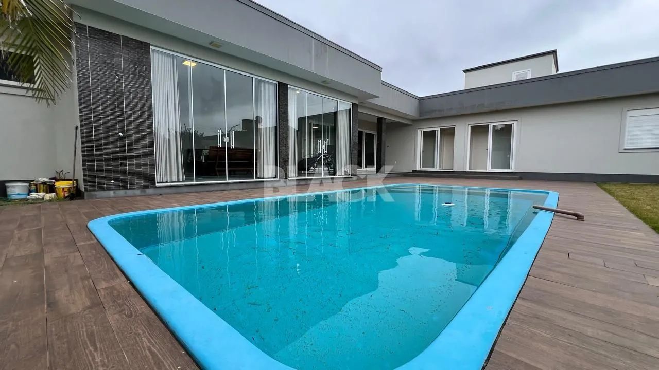 Casa a venda na Bellatorres - SC com piscina e 4 dormitórios