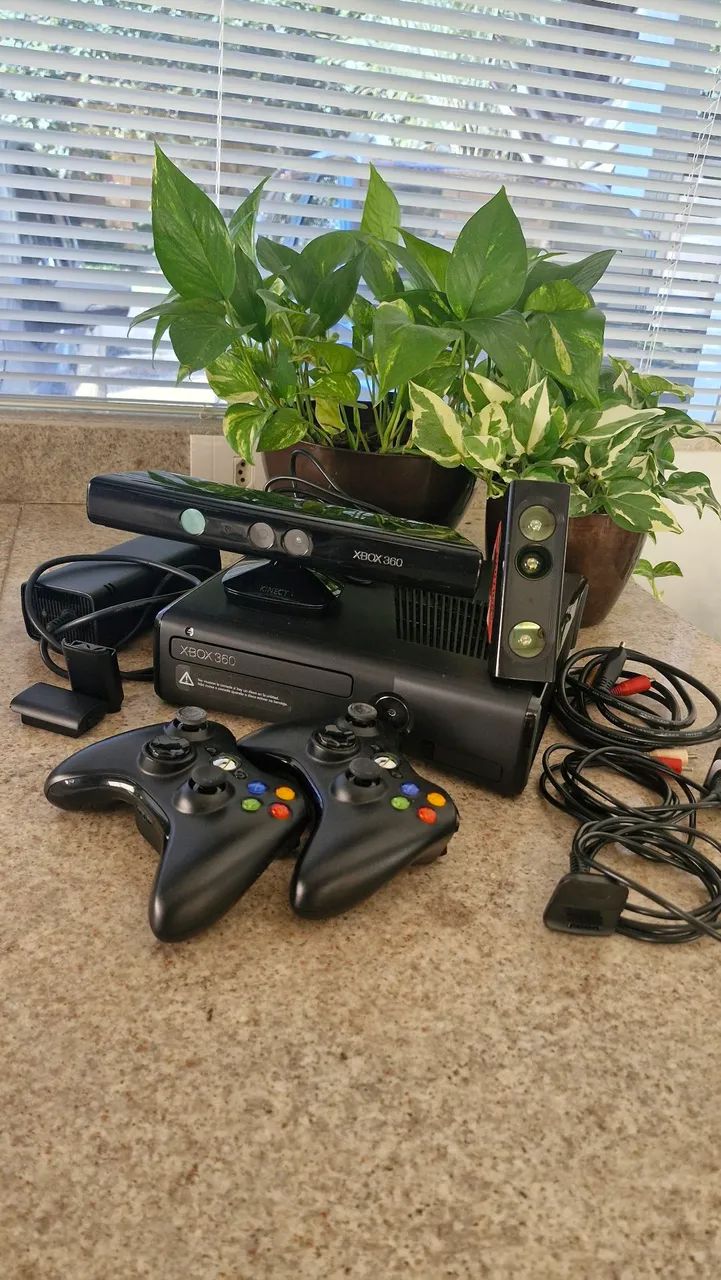 XBOX 360 c/ Kinect  - Foto 3