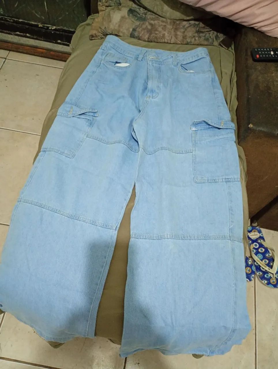 Vendo linda calça jeans pantalona.