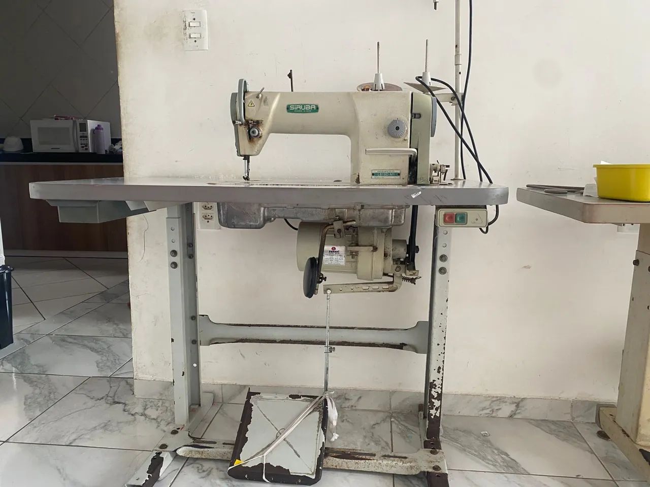 Máquina de costura industrial reta 