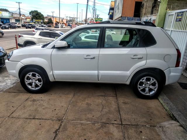 Vendo ou troco tucson automático com GNV banco de couro e multimídia - Foto 6