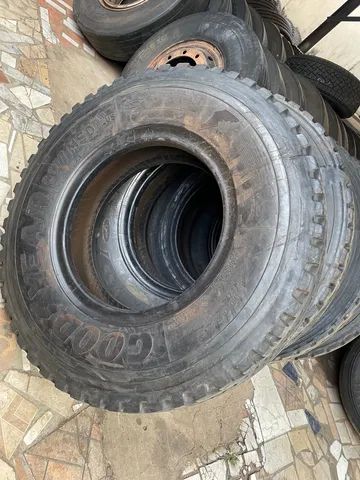 Vende-se 4 pneus 1.100x22 borrachudos 