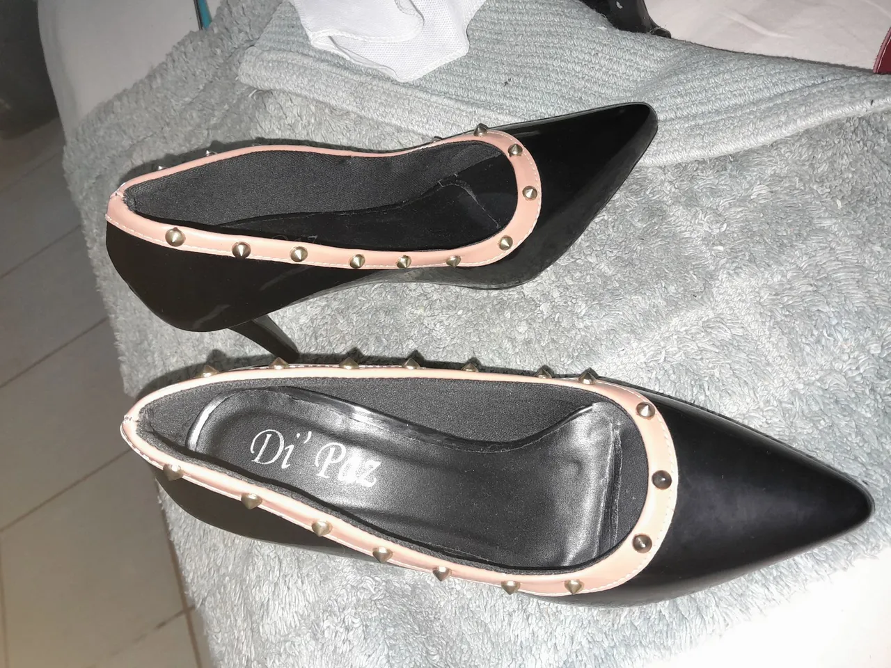 Scarpin Preto com Detalhes Dourados - Di'Piu