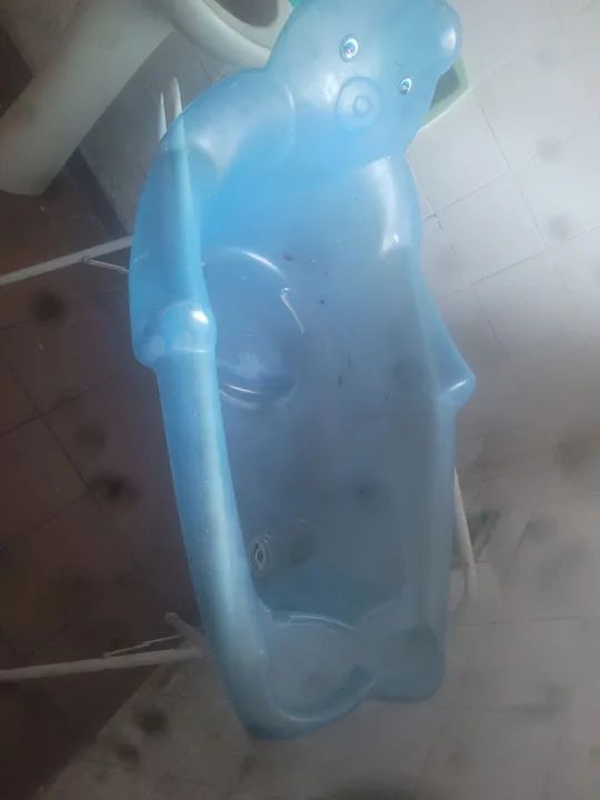 Vendo Banheira de plástico com suporte seminova - Foto 2