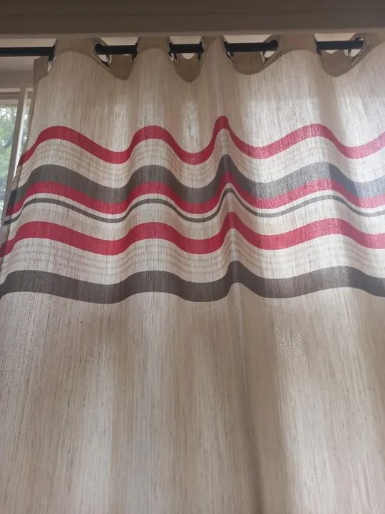 Cortina Listrada Bege Vermelha e Cinza p varão