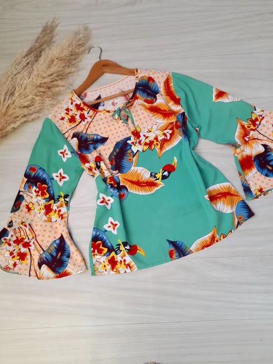 Blusa estampada em viscose.<br>