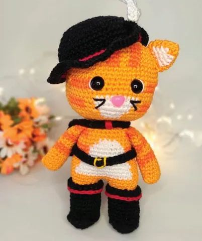 Gato de Botas amigurumi crochê 
